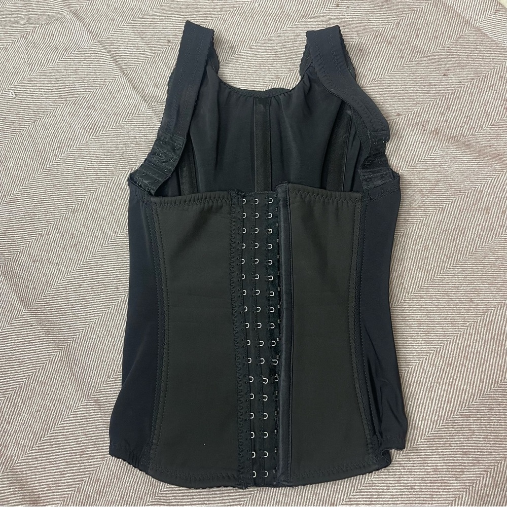 Silhouette Molding Body Shaper Size 28‎